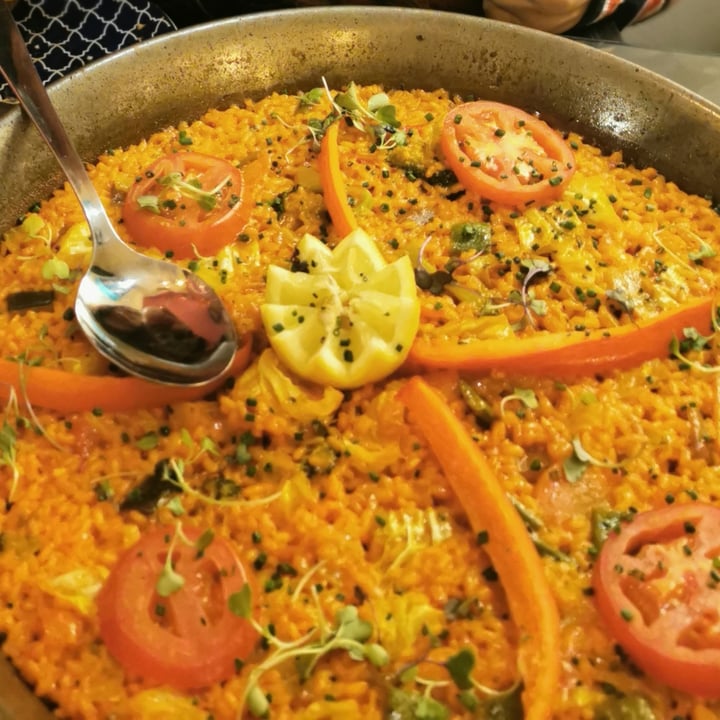 photo of Lola Si Mola | Restaurante Mediterráneo Paella De Verduras shared by @margherella on  05 Oct 2022 - review