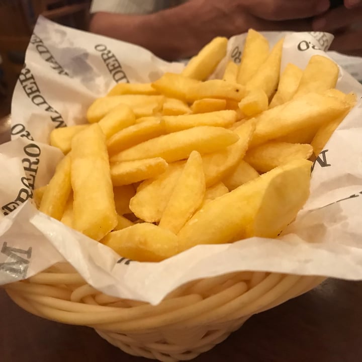 photo of Madero Steak House Parque Dom Pedro Shopping Batata Frita shared by @silscheid on  01 May 2022 - review
