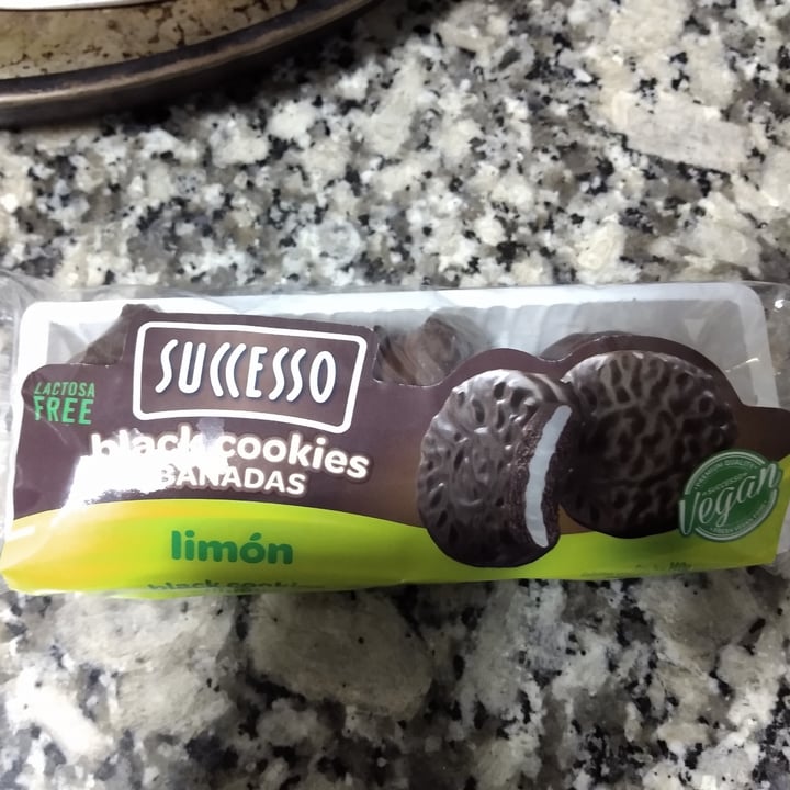 review photo of Successo Black cookies bañadas shared by @vicoca1 on 26 Oct 2021 - review