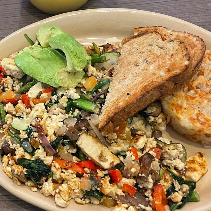 photo of Snooze an A.M. Eatery Tofu Scramble shared by @nrcolemarie on  04 Jan 2022 - review