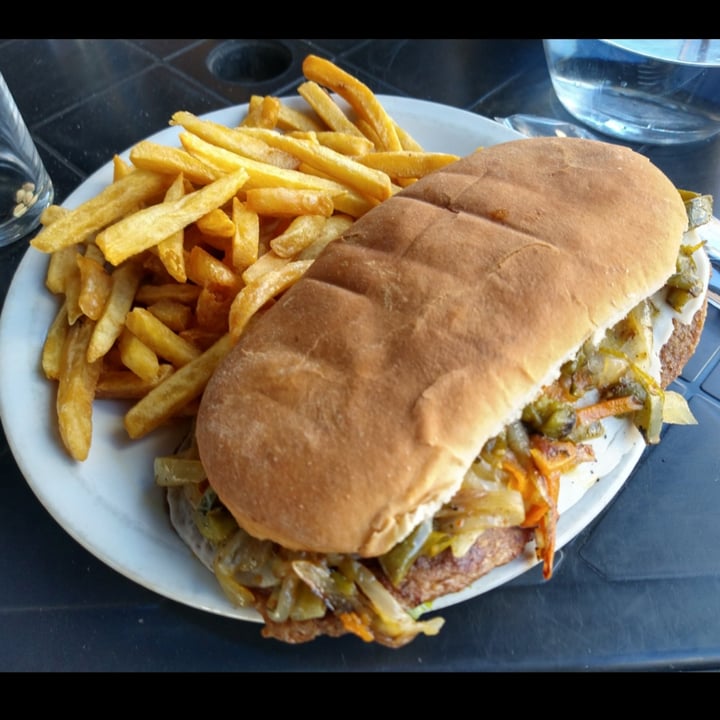 photo of El Gran Chopp Lomito Vegano shared by @catoyuvone12742148 on  26 May 2022 - review