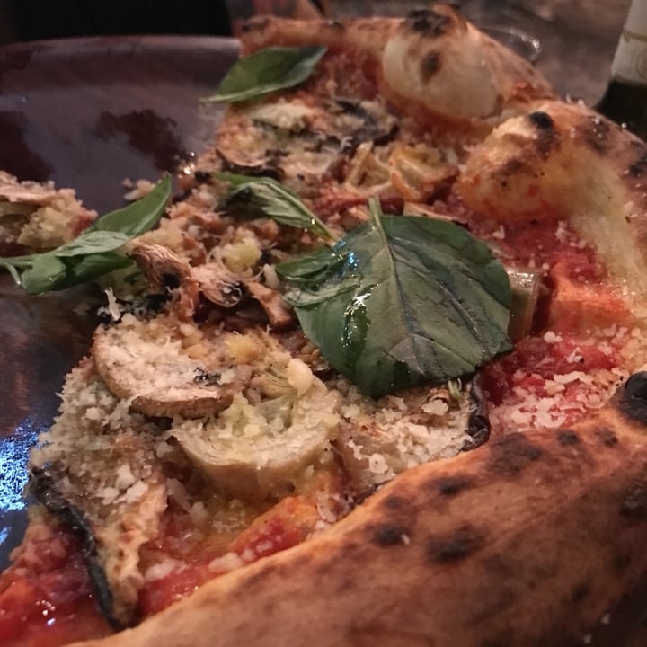 photo of Gigi's Pizzeria Carciofi e Funghi shared by @glimmertwin on  27 Jul 2020 - review