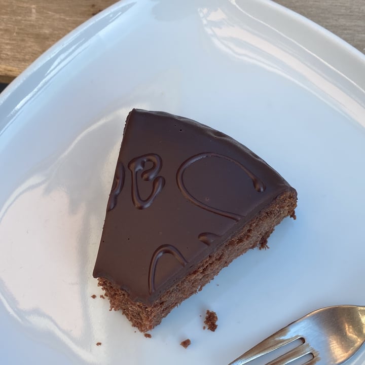 review photo of Rosmarino Gastronomia Naturale e Vegana torta Sacher shared by @letiziatremolada on 11 Oct 2022 - review