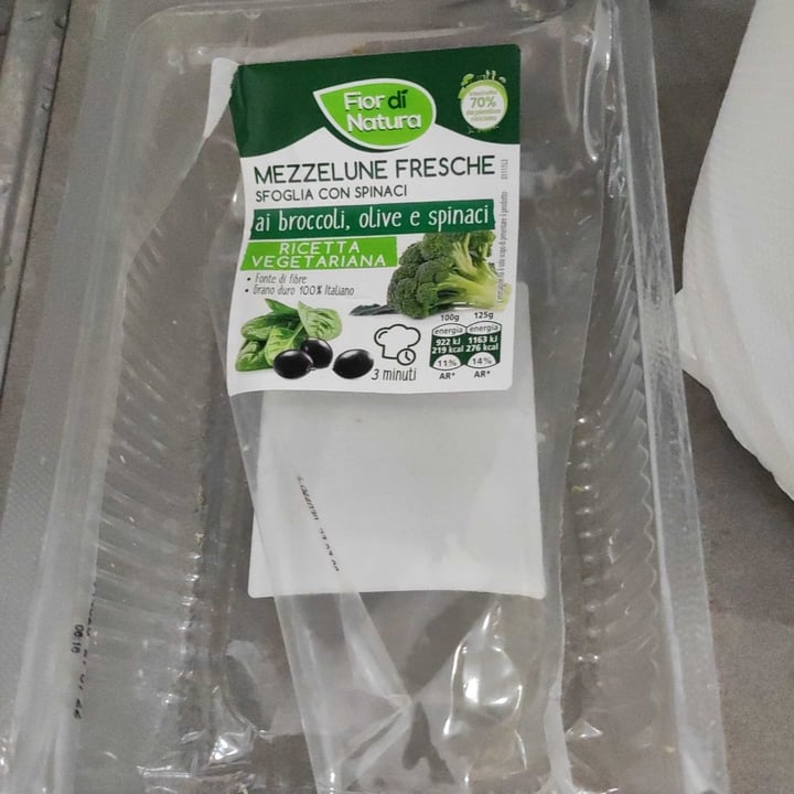review photo of Fior di Natura Mezzelune fresche ai broccoli, olive e spinaci shared by @pierlongo91 on 18 Jul 2022 - review