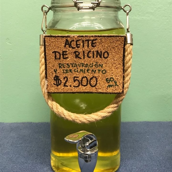 photo of Awanyu Aceite de ricino shared by @dahianafontirroig on  03 Sep 2021 - review