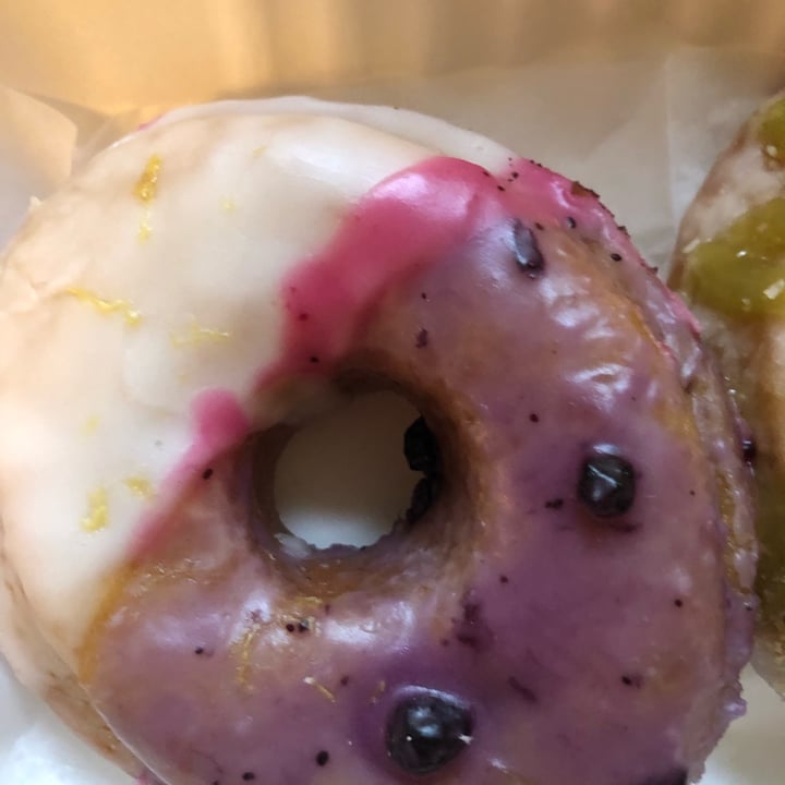 photo of V-Grits Blueberry Lemon Donut shared by @nisharespect on  02 Jul 2022 - review