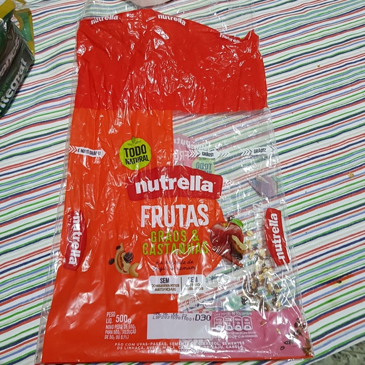 photo of Nutrella Pão frutas grãos e castanhas shared by @barbarizar on  28 Jun 2022 - review