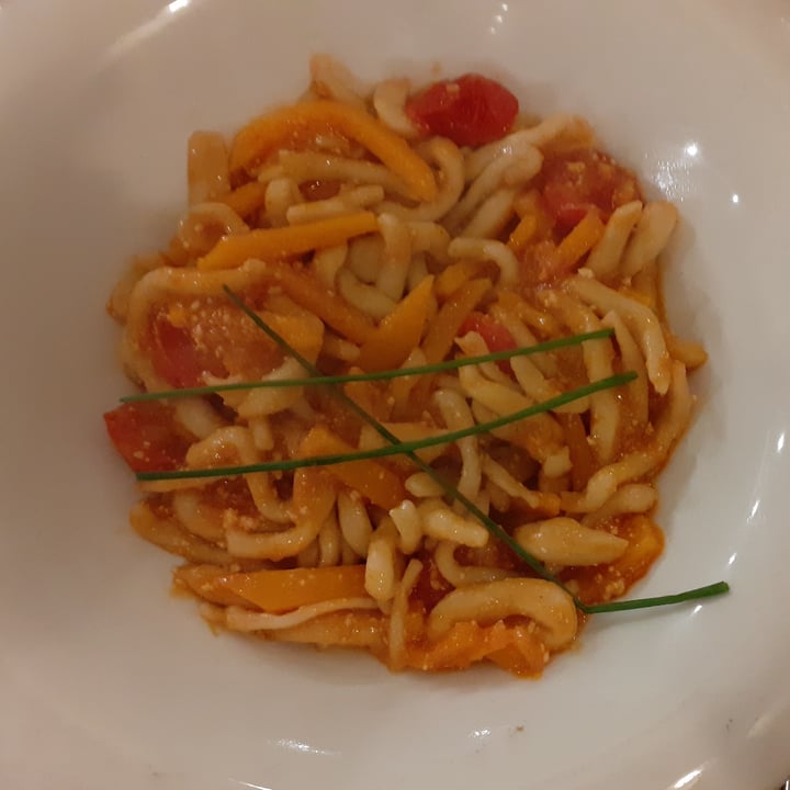 photo of La Mi Mama Strozzapreti alla verna con ragù di tofu, zucca e pomodori confit shared by @marik on  07 Dec 2021 - review