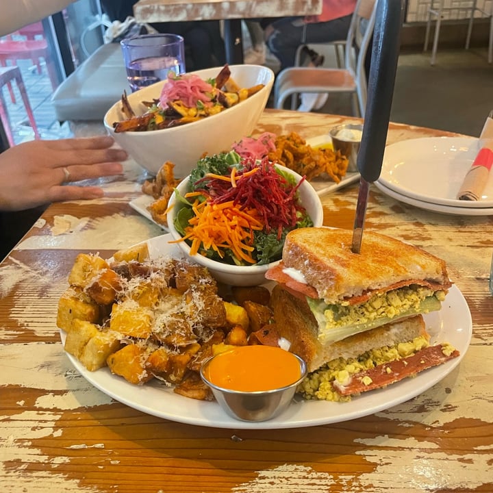 review photo of MeeT in Yaletown breakfast B.L.T shared by @mermaidgirl on 31 Mar 2022 - review