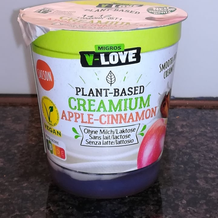 photo of Migros V-Love Creamium Apple-Cinnamon shared by @cerpia on  06 Dec 2021 - review