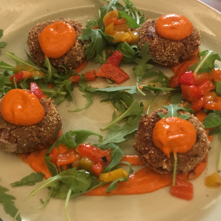 review photo of Rifugio Romano Polpette Proteiche Su Crema Di Peperoni E Dadolata Di Peperoni Con Formaggio Di Anacardi shared by @cip88 on 28 Sep 2022 - review