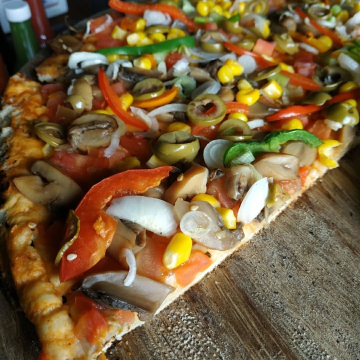 photo of Pizzadero Pizza Vegetariana Sin Queso Se Convierte En Vegana shared by @dulasnavvegan on  05 Jan 2022 - review