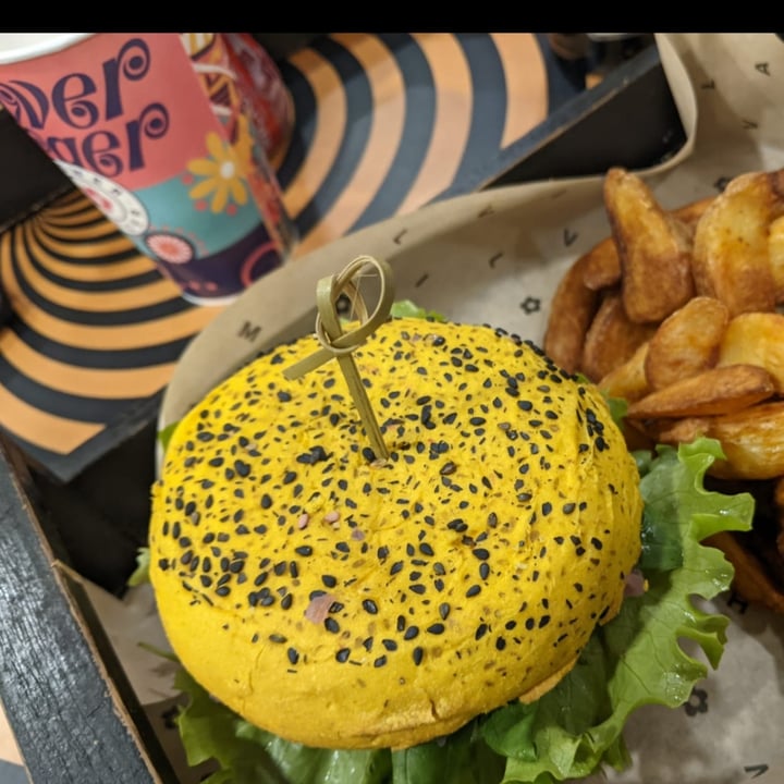 photo of Flower Burger Funky Cecio shared by @lisastripiti on  25 Mar 2022 - review