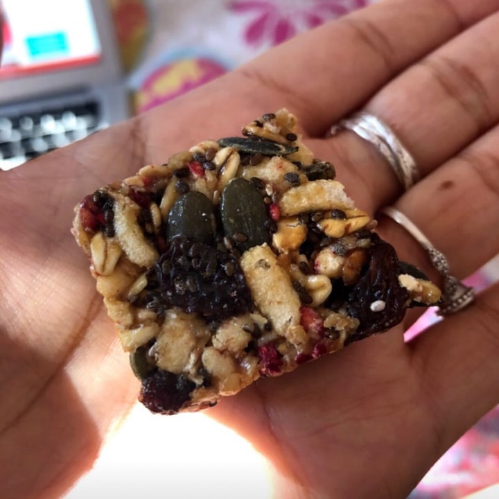 photo of Woolworths Food Berry Pumpkin Seed Chia Seed Snack Bar shared by @southernveganupnorth on  14 Jun 2020 - review