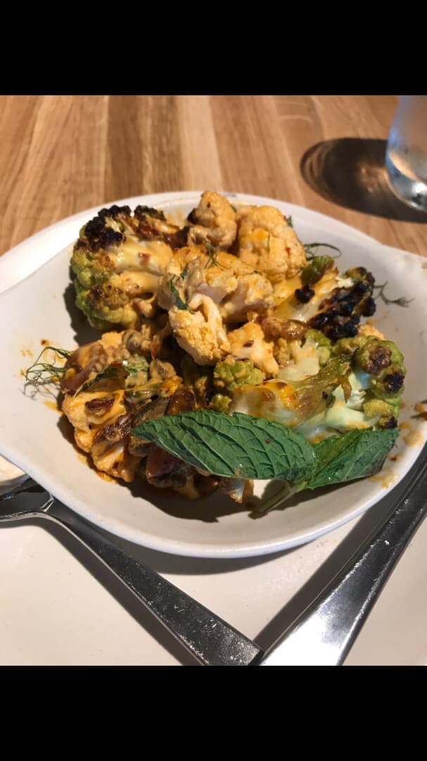 「Charred Cauliflower」の料理の写真
