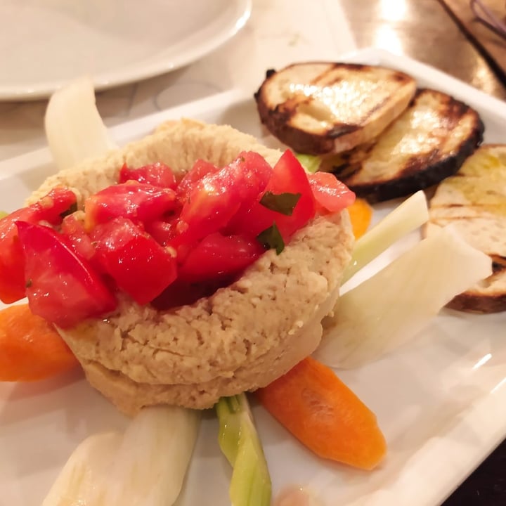 photo of Origano Hummus con credito di verdure shared by @giorgia3 on  13 Jul 2022 - review