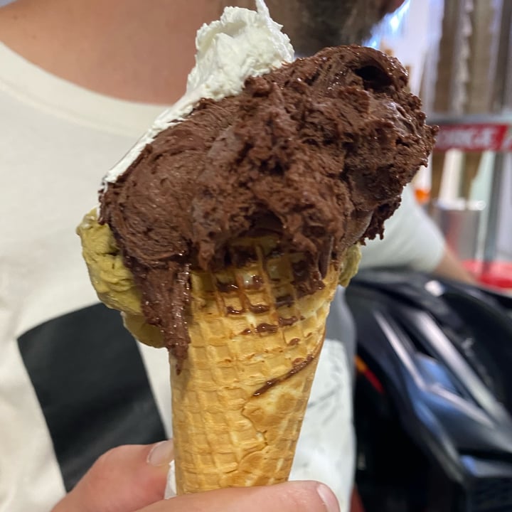 photo of Brivido Gelateria gelato vegano di cioccolato shared by @andrius on  30 Jun 2022 - review