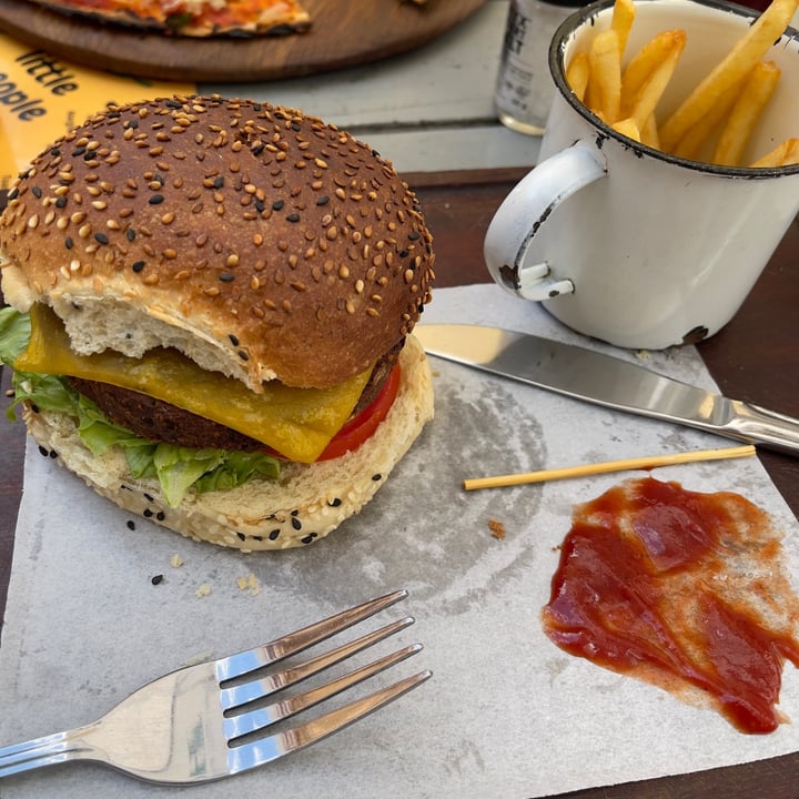 photo of Cafe Roux - Noordhoek Vegan B-leaf Burger shared by @jethrotait on  25 Jan 2022 - review