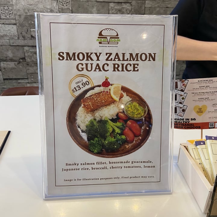 photo of nomVnom Bistro Smoky Zalmon Guac Rice shared by @dafnelately on  04 Sep 2022 - review