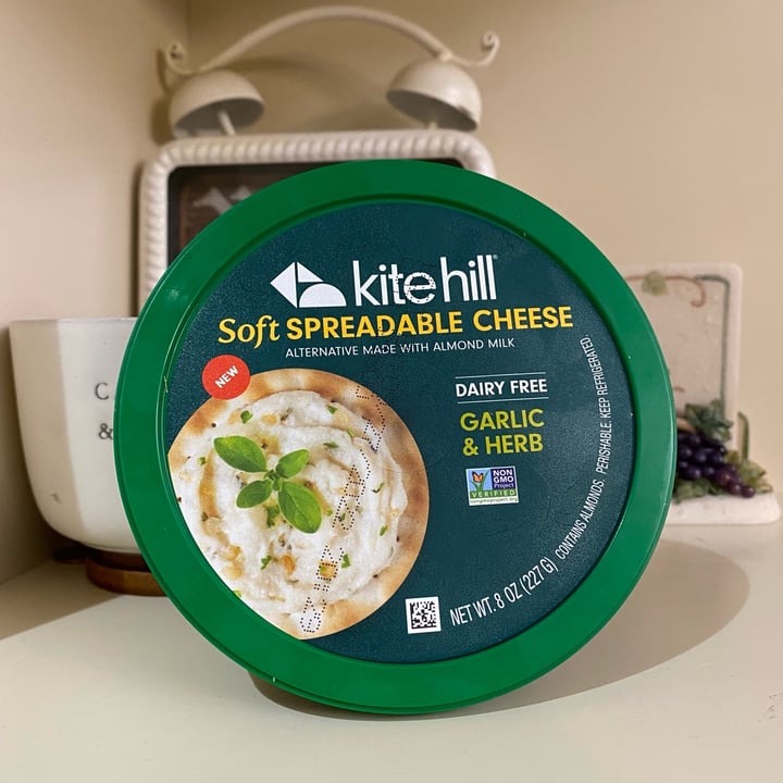 photo of Kite Hill Soft Spreadable Cheese - Garlic & Herb shared by @yarilovezzucchini on  08 Oct 2022 - review