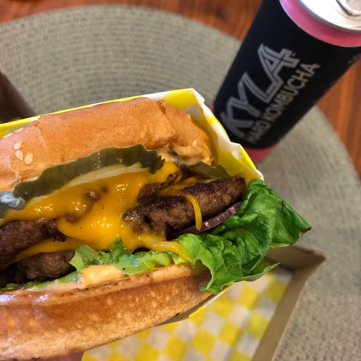 review photo of Honeybee Burger The Queen Bee Burger shared by @runningwithkenji on 31 Aug 2020 - review