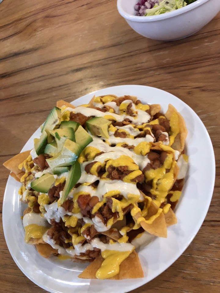 photo of Veegos Vegan Nachos shared by @robertosauceda09 on  30 Jun 2019 - review