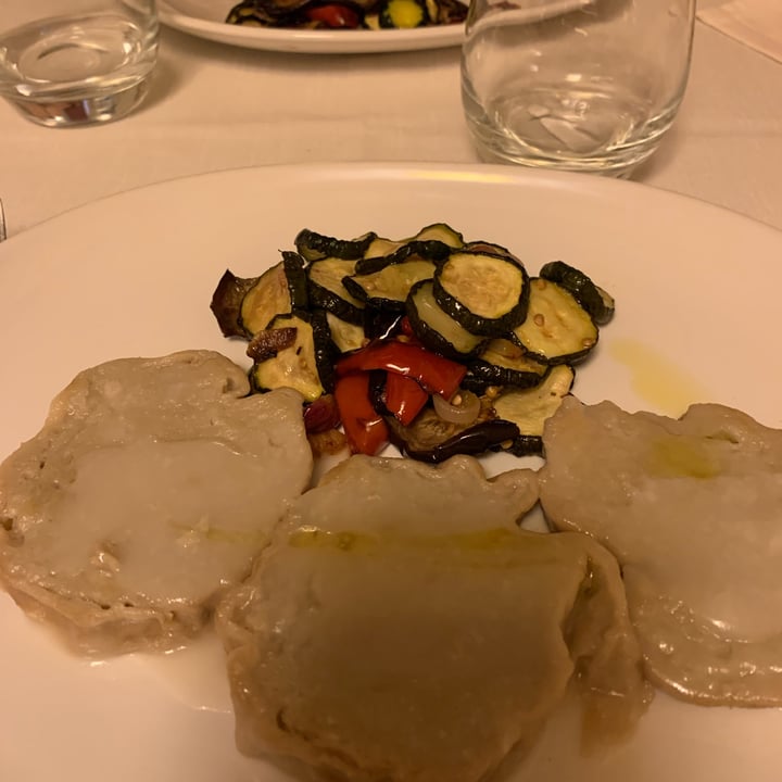photo of Il Lughino Scaloppine  di seitan al vino bianco con verdure grigliate shared by @lorella67 on  15 Aug 2022 - review