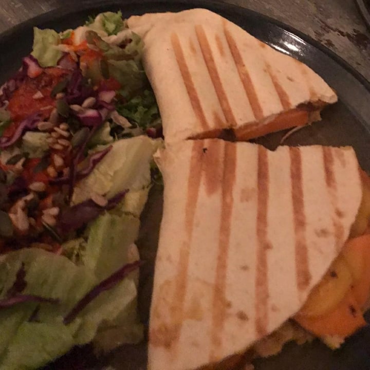 review photo of La Libélula Coffee Shop Quesadilla shared by @martarg93 on 03 Jun 2020 - review