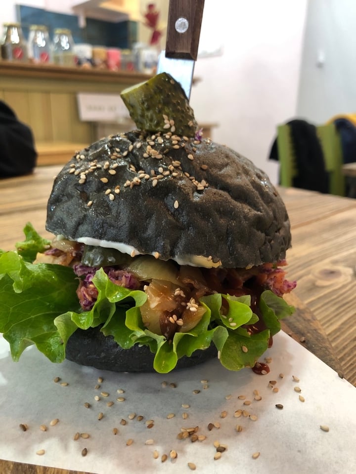 photo of Edgy Veggy BBQ Tempeh Burger shared by @anitagmer on  28 Jan 2020 - review