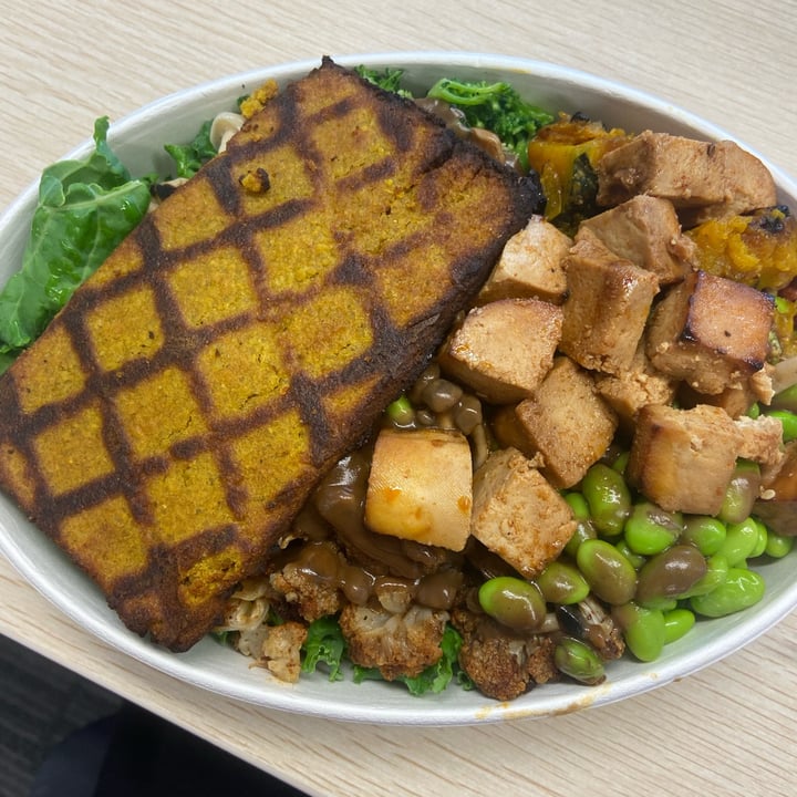 photo of Grains & Co. Vegan Salad shared by @jot on  08 Nov 2021 - review