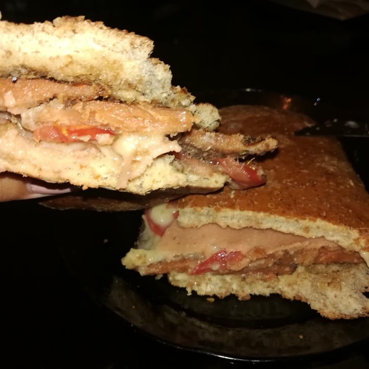 review photo of Hare Krishna Vegano SĂĄndwich Milanesa Napolitana De SeitĂĄn shared by @buki on 25 Feb 2021 - review