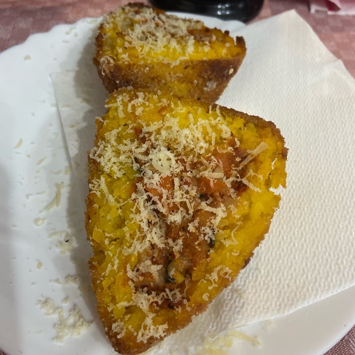 photo of Trinacria Pizzeria Arancino con ragù di soia shared by @gricky on  17 Sep 2022 - review