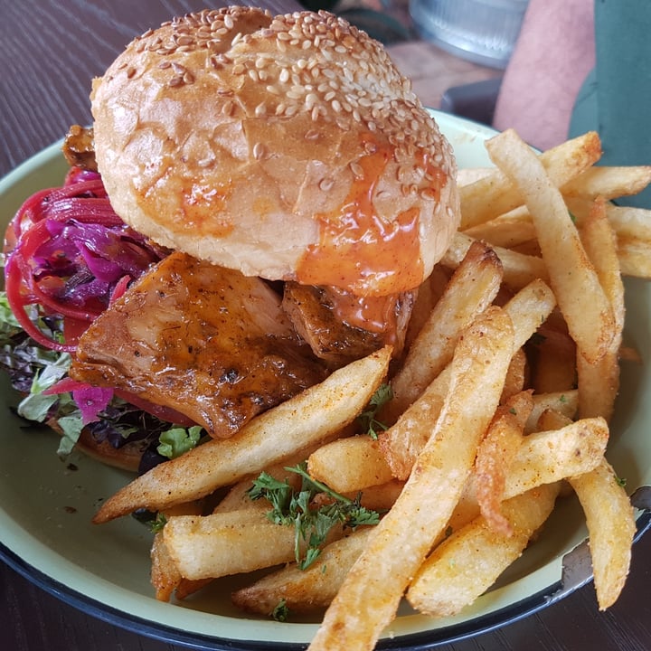 photo of Asher's Corner Cafe @ Ashers Farm Sanctuary Beyond Burger shared by @ornitho28 on  21 Nov 2021 - review