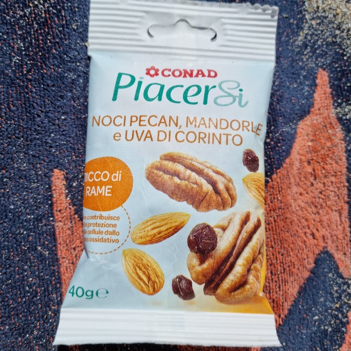 photo of Piacersi | Conad Noci pecan mandorle e uva shared by @francy82 on  14 May 2022 - review