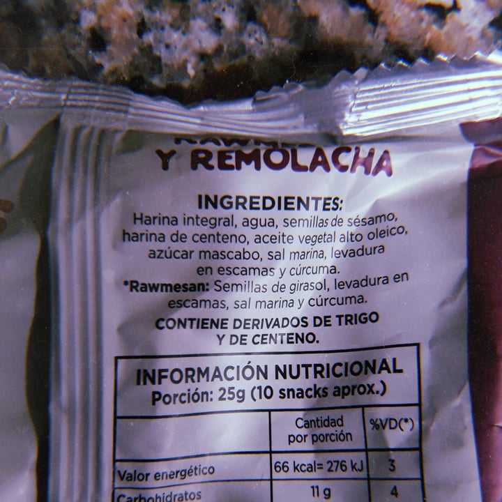photo of Almadre Snacks rawmesan y remolacha traingulitos masa madre shared by @nanicuadern on  06 May 2022 - review