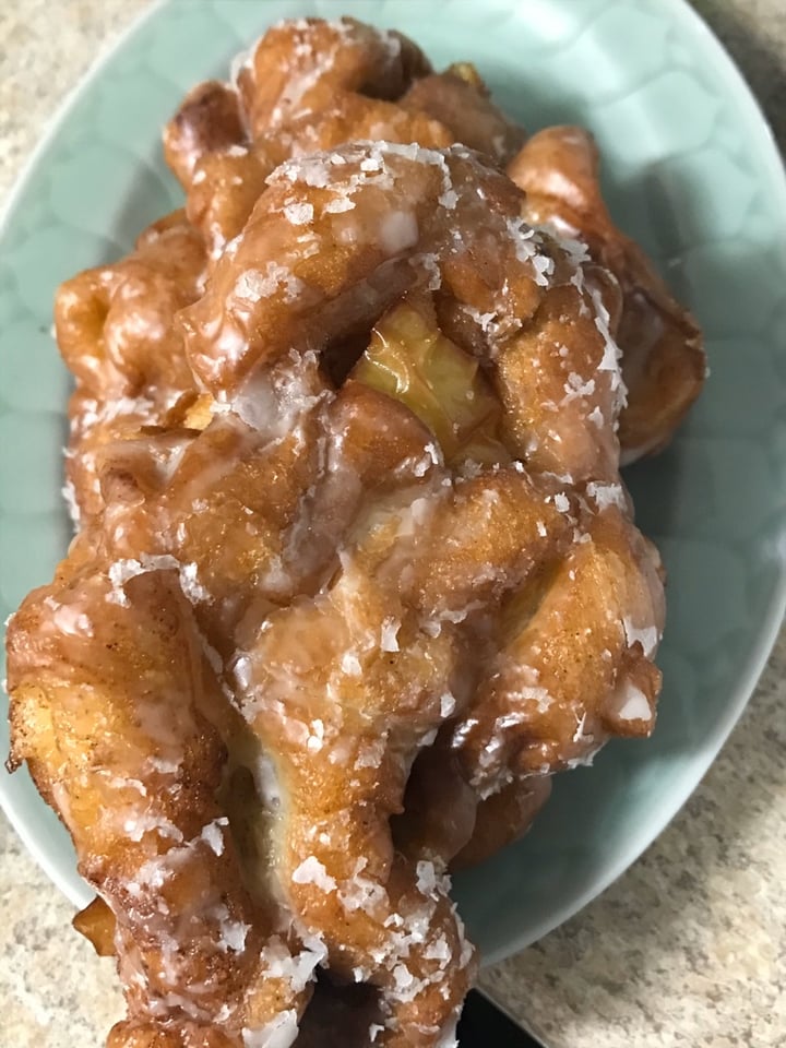 photo of Empire Donuts View Street Vegan apple fritter shared by @llovevegan on  23 Nov 2019 - review