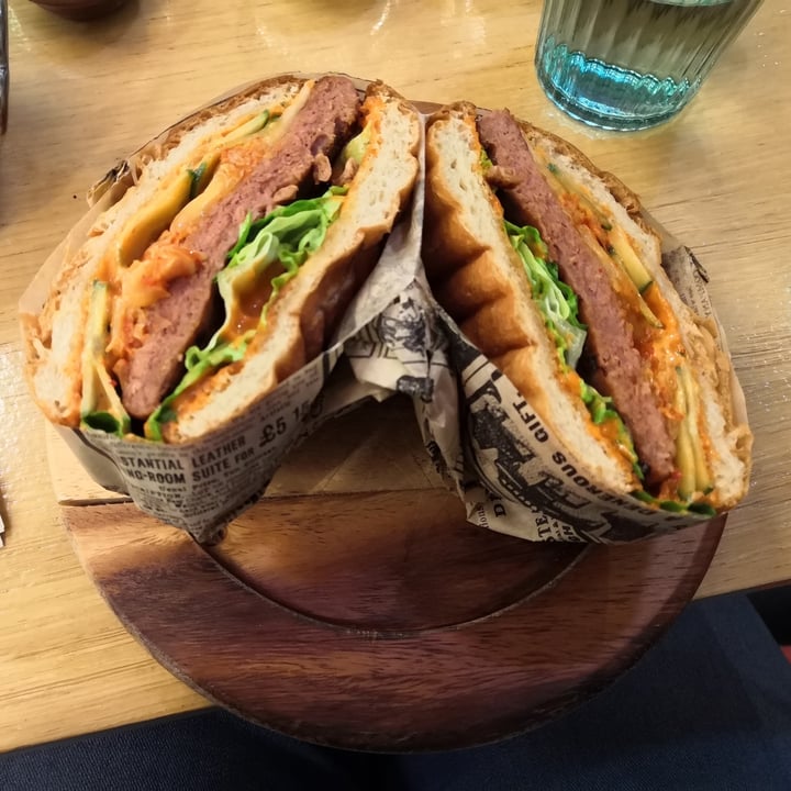 photo of Les Tontons Veg Kimchi burger shared by @glamrockcat on  04 Dec 2021 - review