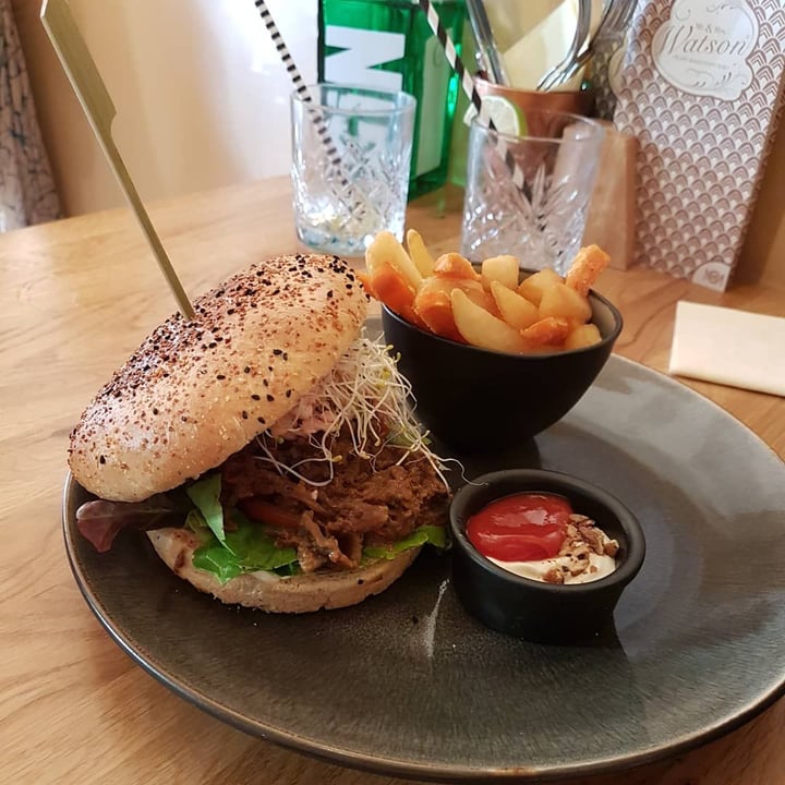 photo of Mr. & Mrs. Watson Pulled Burger shared by @stefie on  13 Feb 2020 - review
