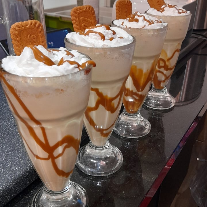 photo of Happy Friday Kitchen Lotus Biscoff Shake shared by @carolinecherie on  25 Apr 2022 - review