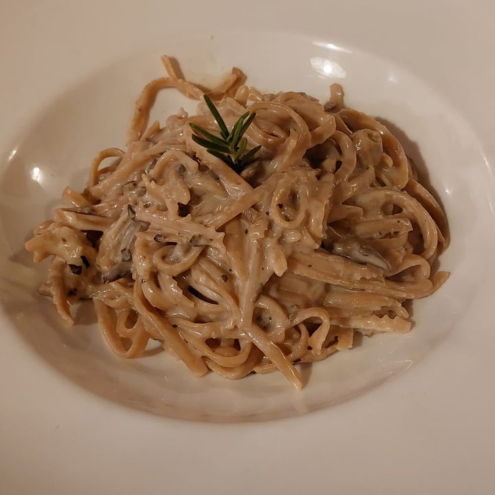 review photo of Ristorante Vegano Biologico La Lanterna tagliolini alle castagne con funghi e salsiccia vegetale shared by @annoukkk on 02 Nov 2022 - review