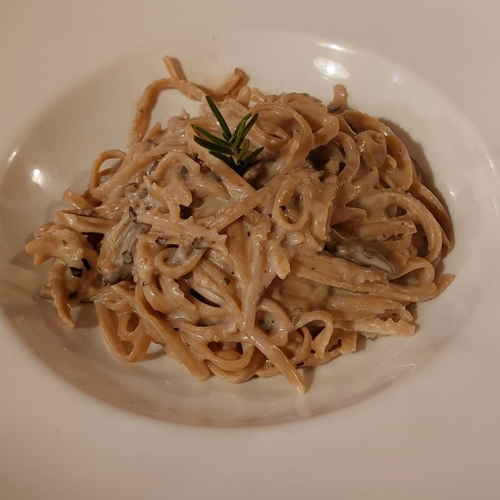 photo of Ristorante Vegano Biologico La Lanterna tagliolini alle castagne con funghi e salsiccia vegetale shared by @annoukkk on  02 Nov 2022 - review