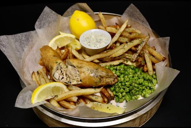 菜肴“Fish n Chips”的照片