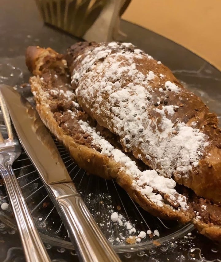 photo of Cafeteria Chocolatería Bombón - Malasaña Croissant con nutella casera shared by @claucordia on  27 Feb 2020 - review