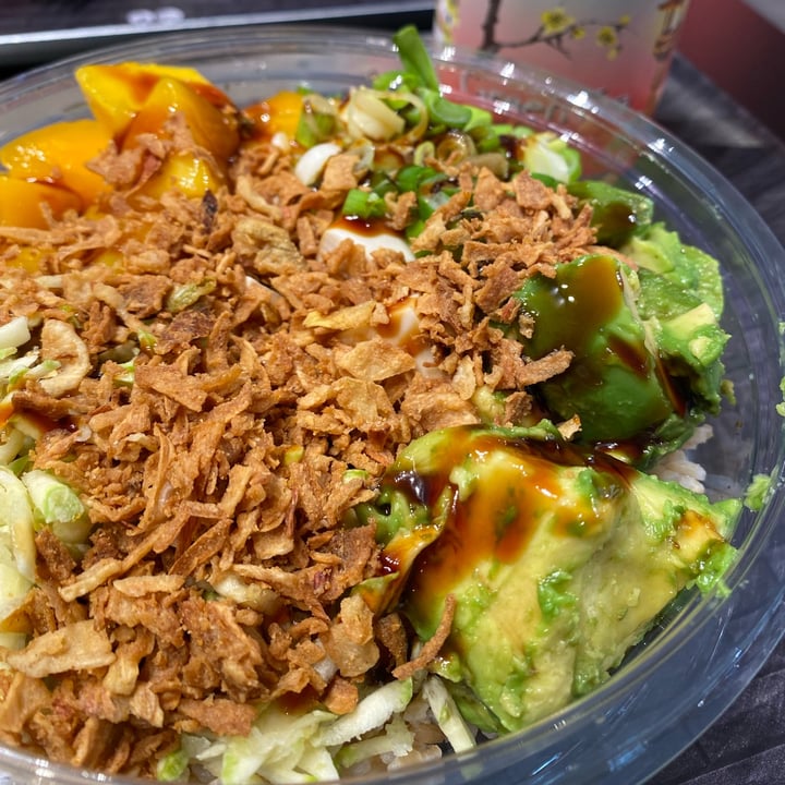 photo of Poke Scuse - Genova Regular Poke con riso integrale, tofu, avocado, mango, cipollotto, zucchine, crispy onion, teriyaki e salsa di soia shared by @wildflowersdea on  27 Apr 2022 - review