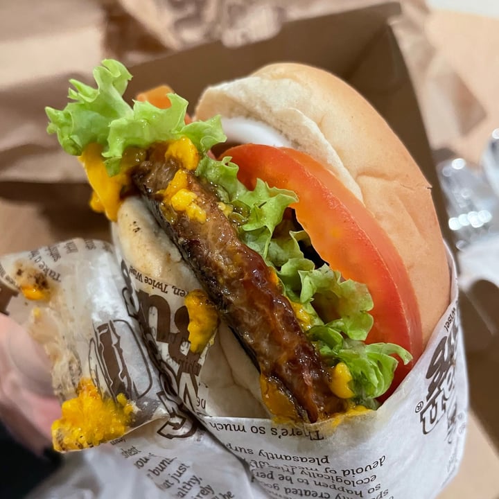 review photo of VeganBurg Singapore Smokey BBQ burger shared by @munch on 11 Jun 2021 - review