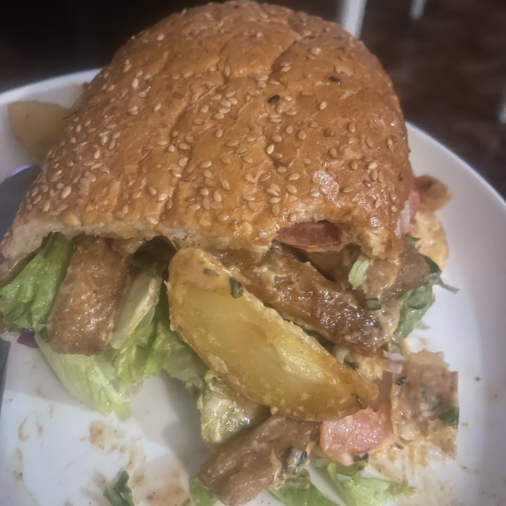 photo of Lekker Vegan Hyde Park Gatsby (half) shared by @vangees16 on  03 Oct 2022 - review