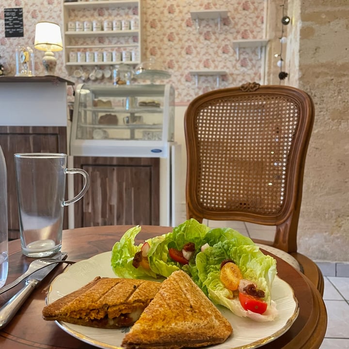 review photo of Les Ronrons Des Chartrons Croque soleil shared by @coraleeats on 14 Jan 2023 - review