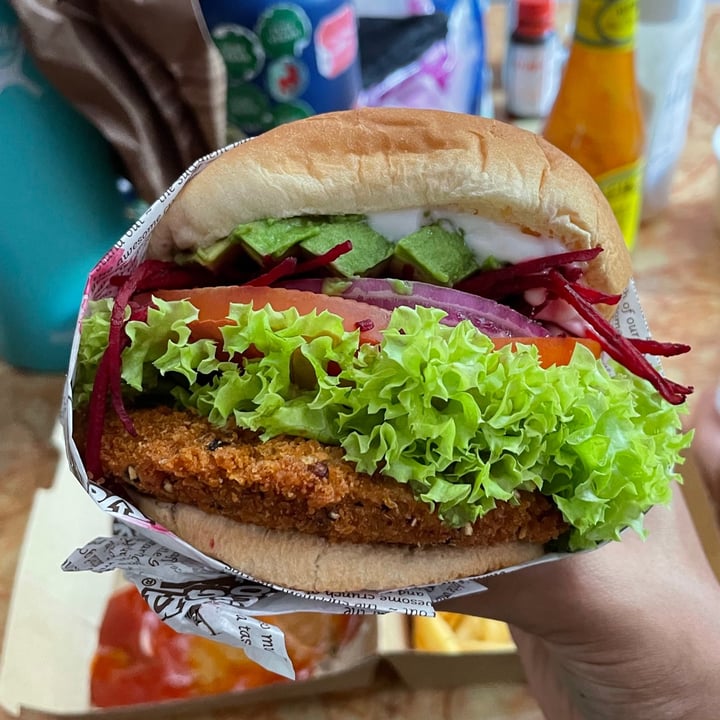 photo of VeganBurg Singapore Avocado Beetroot Burger shared by @kimjongquiche on  26 Jul 2021 - review