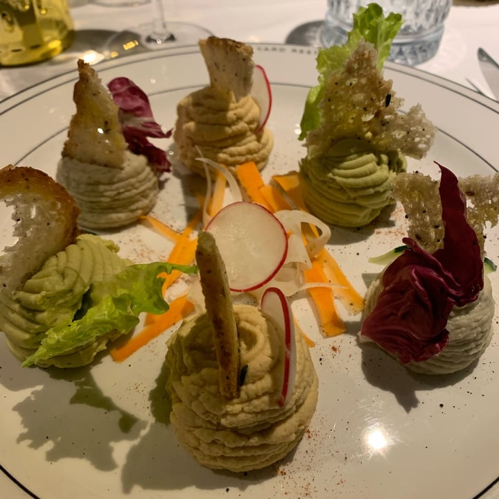 photo of Yard Restaurant Tris di hummus shared by @robykate on  10 Mar 2022 - review
