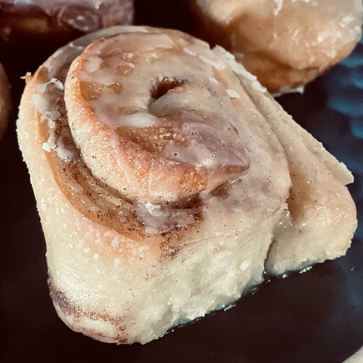 photo of The Hippie Bakery Cinnamon Rolls shared by @naivoncake on  03 Oct 2021 - review